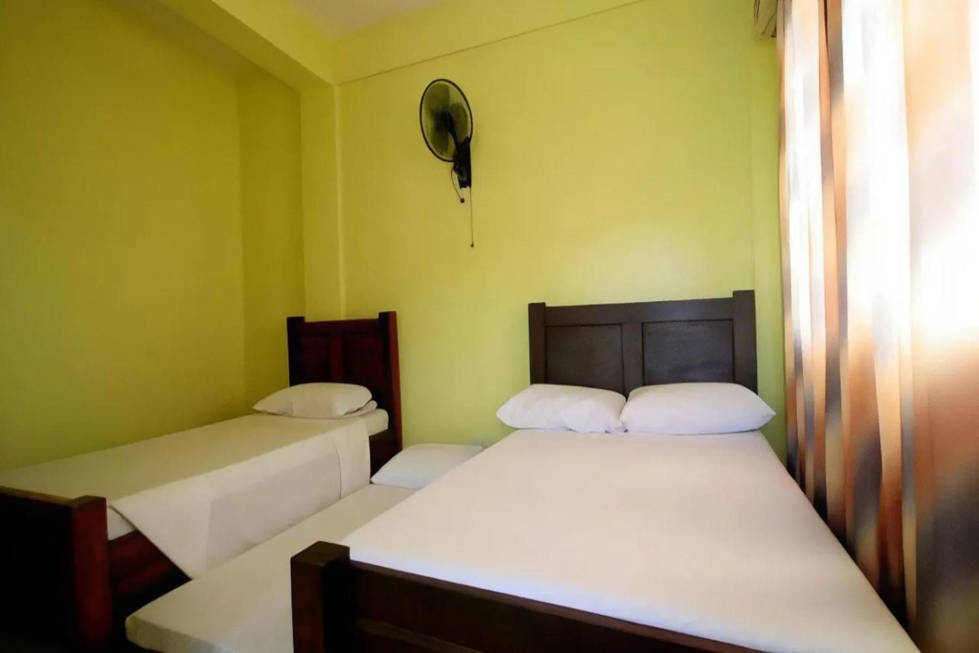 Luis Bay Travellers Lodge Корон Экстерьер фото