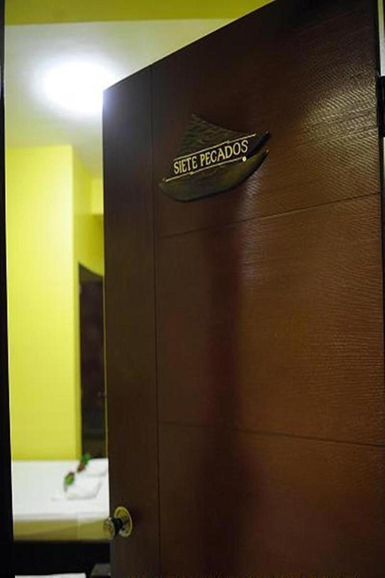 Luis Bay Travellers Lodge Корон Экстерьер фото