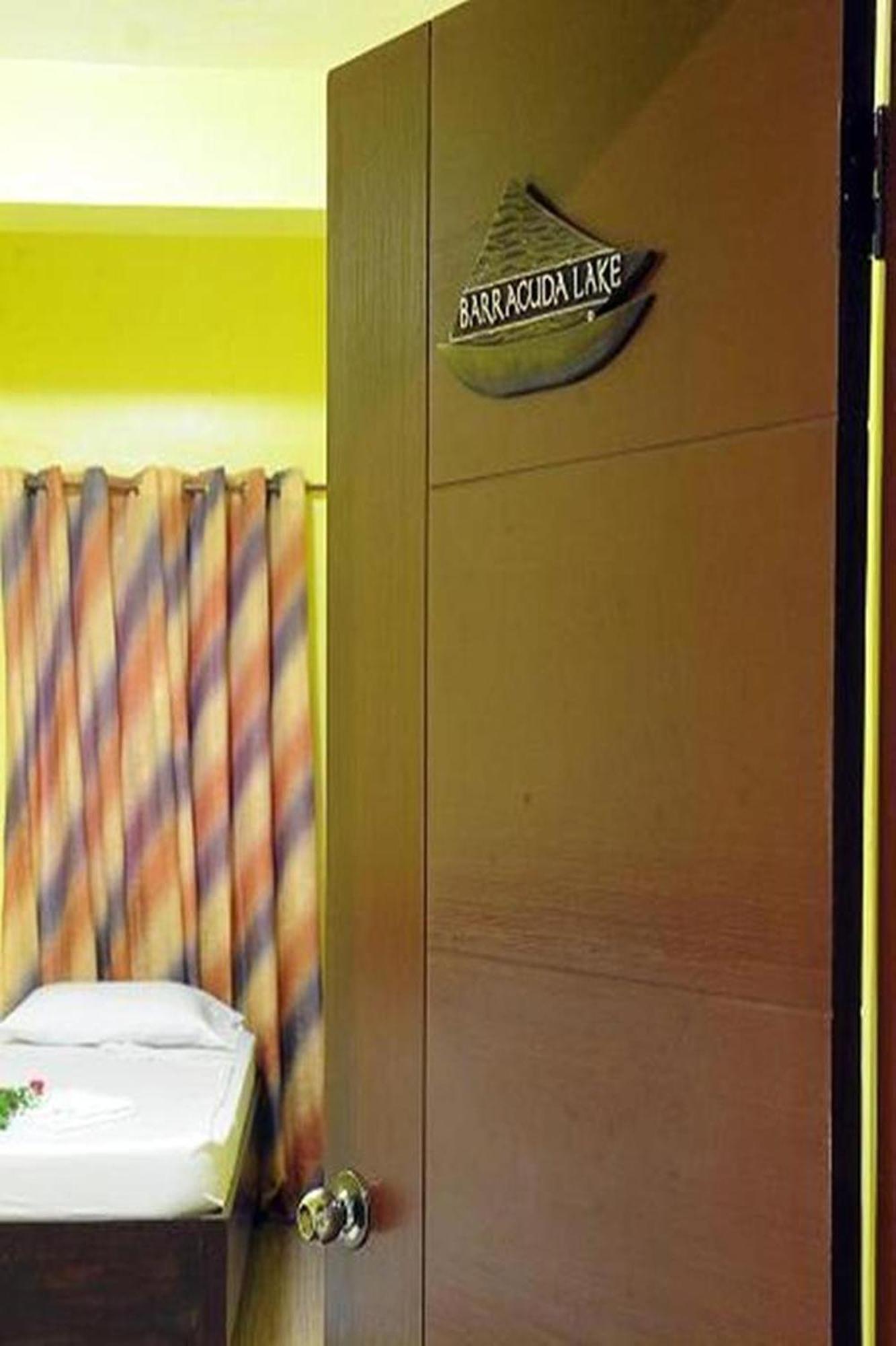 Luis Bay Travellers Lodge Корон Экстерьер фото