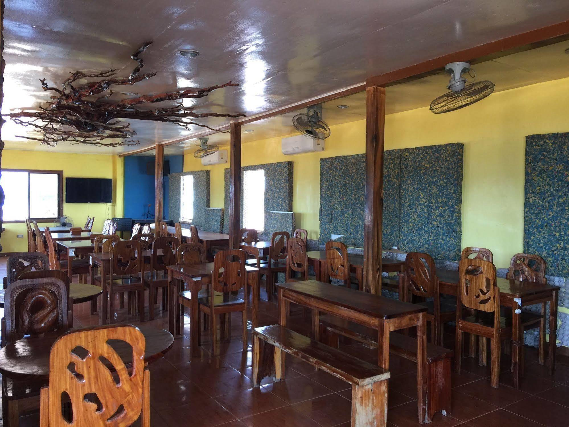 Luis Bay Travellers Lodge Корон Экстерьер фото