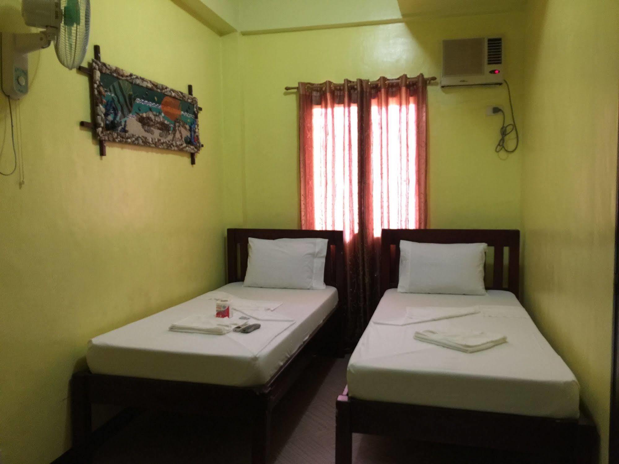 Luis Bay Travellers Lodge Корон Экстерьер фото