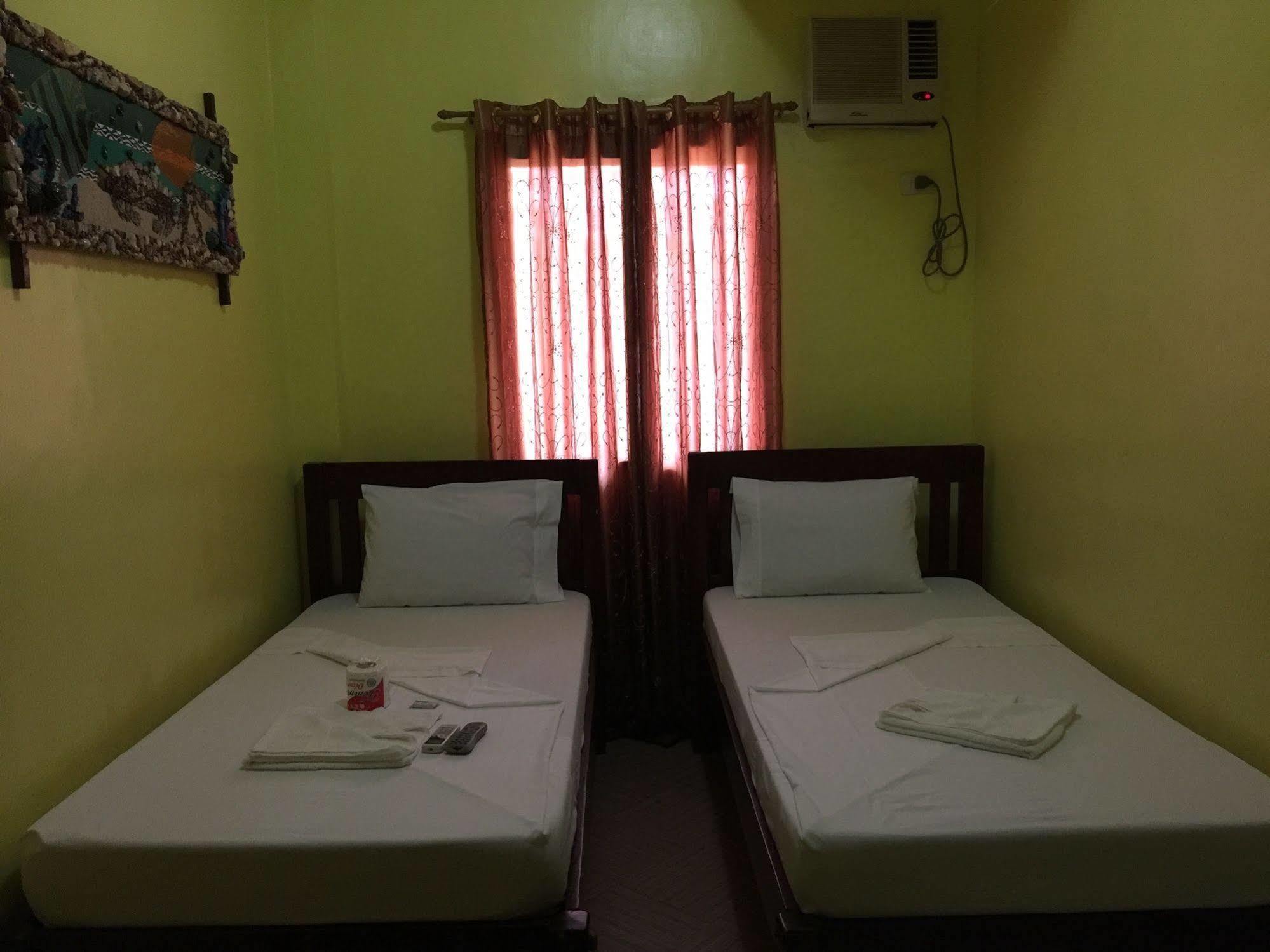 Luis Bay Travellers Lodge Корон Экстерьер фото