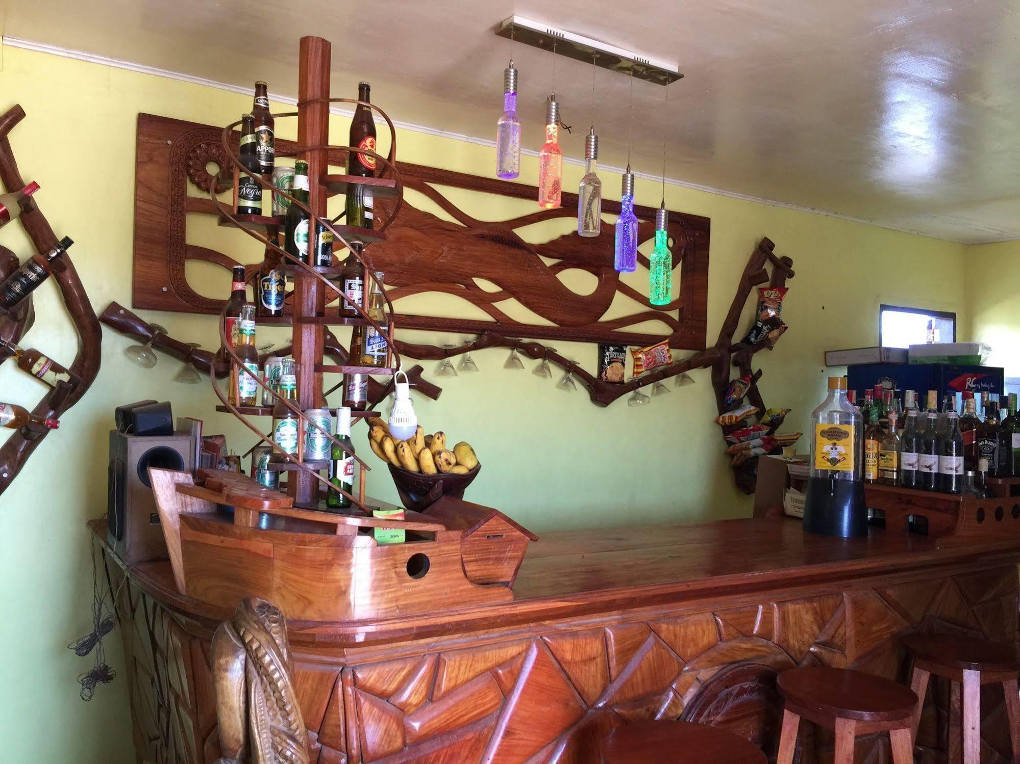 Luis Bay Travellers Lodge Корон Экстерьер фото
