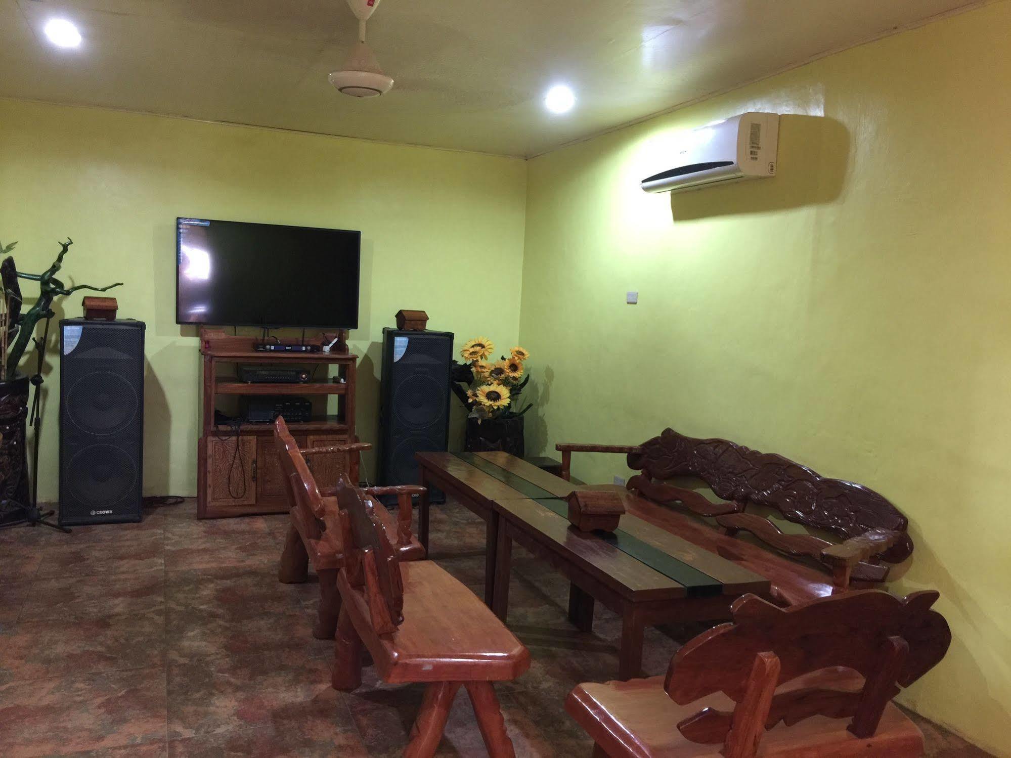 Luis Bay Travellers Lodge Корон Экстерьер фото