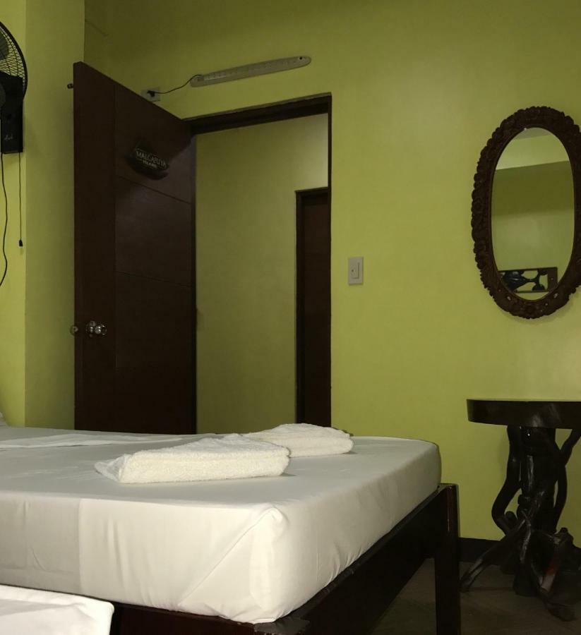 Luis Bay Travellers Lodge Корон Экстерьер фото